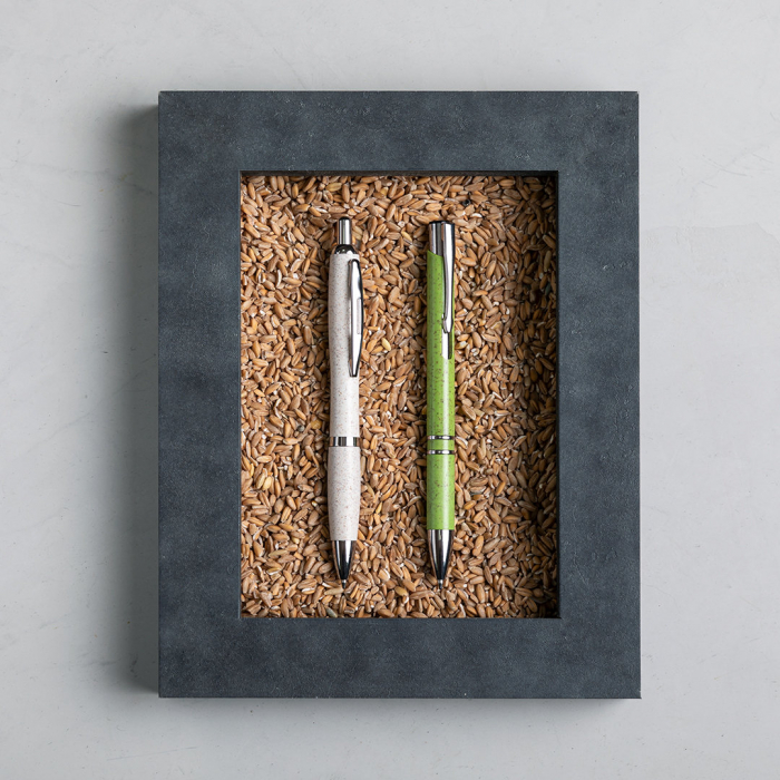 Bolígrafo Prodox de línea nature con cuerpo en caña de trigo. Bolígrafos baratos promocionales personalizados. Regalos de empresa y corporativos personalizados