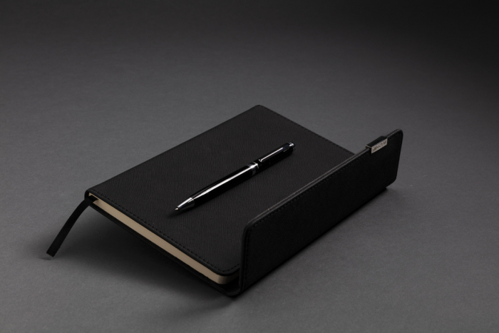 Set de libreta y bolígrafo Swiss Peak deluxe A5. Sets blocs notas A5 con bolígrafos promocionales personalizados. Regalos de empresa y corporativos personalizados.