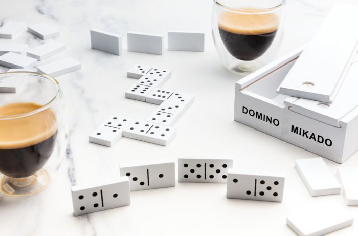 Juego Mikado/Domino en caja de madera. juegos de mesa promocionales personalizados. Regalos de empresa y corporativos personalizados.