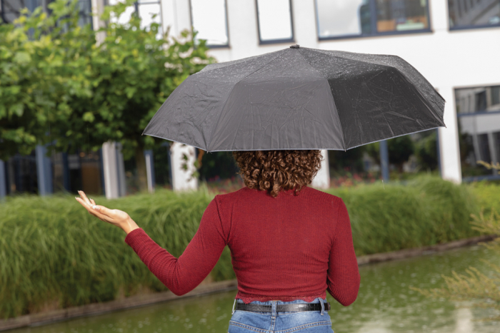Mini paraguas 21" de 190T RPET bicolor Impact AWARE ™. Paraguas plegables minis promocionales personalizados. Regalos de empresa y corporativos personalizados.