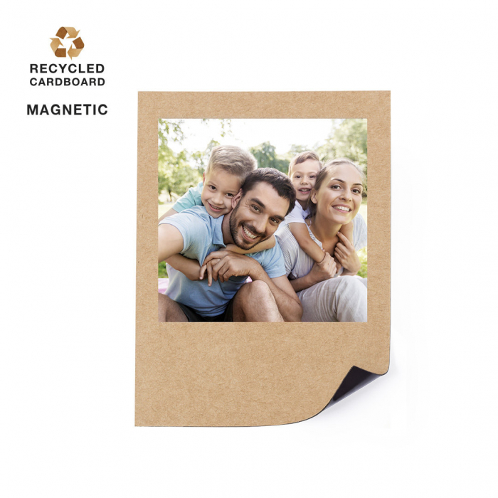 Iman Portafotos Tunip en cartón reciclado de 185g/m2, para fotos en tamaño 8,5x9 cm. Portafotos de cartón promocionales personalizados. Regalos de empresa y corporativos personalizados.