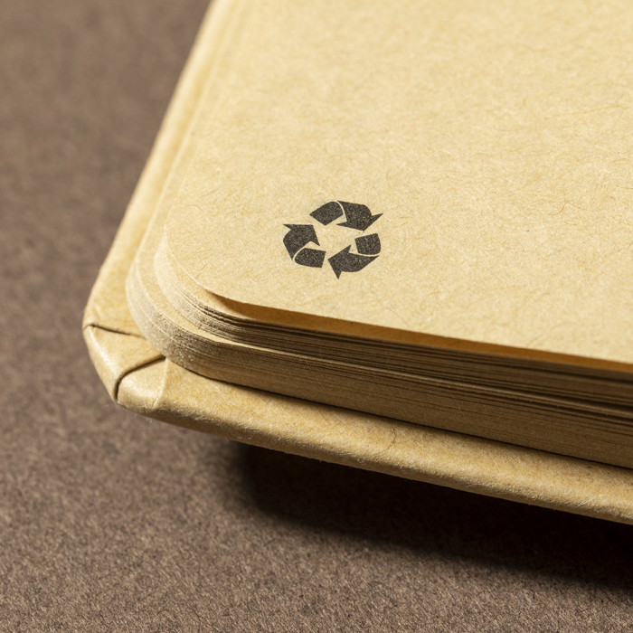 Libreta Rayish A5 de línea nature, con tapas blandas en resistente cartón reciclado. Libretas de papel reciclado promocionales personalizadas. Regalos de empresa y corporativos personalizados
