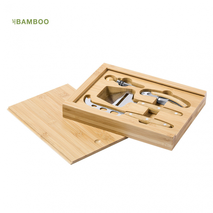 Set Vinos y Quesos Hiblux de 4 piezas. Fabricado en bambú, con tapa-tabla de corte y accesorios metálicos con mango de bambú. Sets quesos y vinos promocionales personalizados. Regalos de empresa y corporativos personalizados
