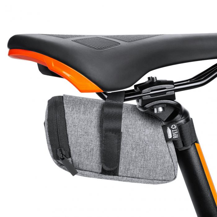 Bolsa Bici Ritok para sillín fabricada en resistente 600D RPET. Bolsas par sillines de bicicletas promocionales personalizadas. Regalos de empresa y corporativos personalizados