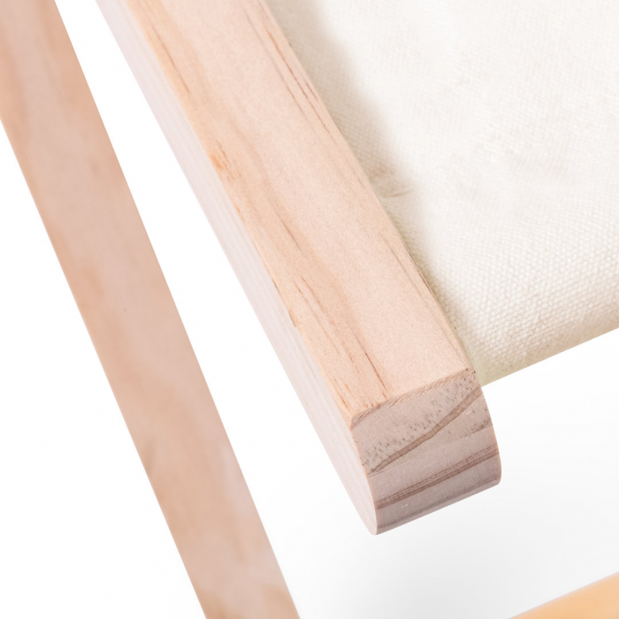 Silla Rinthia plegable con estructura fabricada en madera, con respaldo y asiento en resistente y suave canvas de alto gramaje y acabado natural. Sillas plegables promocionales personalizadas. Regalos de empresa y corporativos personalizados