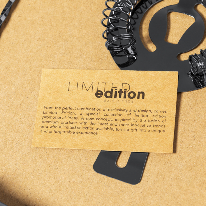 Set Cóctel Relien de diseño exclusivo Limited Edition, fabricado en acero inox de elegante acabado negro brillo. Sets cóctel promocionales personalizados. Regalos de empresa y corporativos personalizados