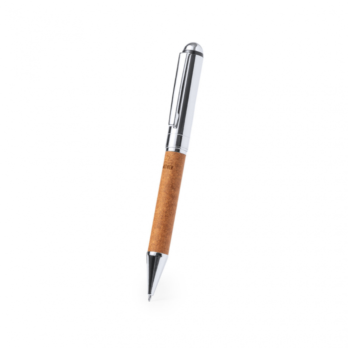 Bolígrafo Rayulk fabricado en metal cromado y con cuerpo recubierto en cuero reciclado. Bolígrafos promocionales personalizados. Regalos de empresa y corporativos personalizados