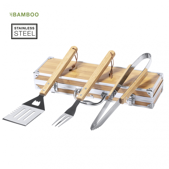 Set Barbacoa Lenvit de línea nature y 3 accesorios fabricados en metal con mango de bambú. Sets barbacoa promocionales personalizados. Regalos de empresa y corporativos personalizados.