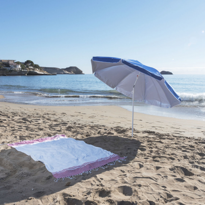 Sombrilla Sandok de playa de 8 paneles en resistente nylon. Interior en color gris plateado con protección UV, con tubo telescópico inclinable y ajustable en altura. Sombrillas playa promocionales personalizadas. Regalos de empresa y corporativos personalizados