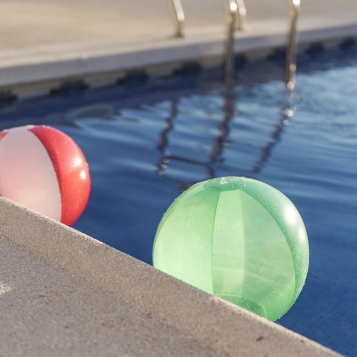 Balón Zeusty inflable de PVC con diseño bicolor en combinación de paneles blancos y transparentes en vivos colores. Balones playa promocionales personalizados. Regalos de empresa y corporativos personalizados