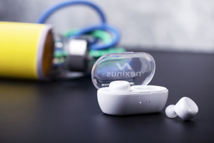 Auriculares Merkus intraurales de conexión Bluetooth® 5.0 y diseño minimalista en elegante color blanco. Auriculares inalámbricos promocionales personalizados. Regalos de empresa y corporativos personalizados