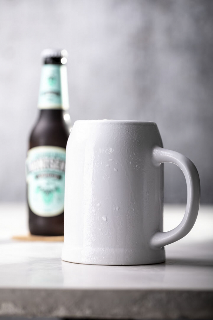Jarra Tilton de cerámica en elegante acabado blanco para los más cerveceros. Jarras cervezas promocionales personalizadas. Regalos de empresa y corporativos personalizados