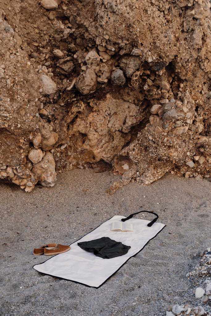 Toalla de playa de lona reciclada VINGA Volonne AWARE™. Toallas elegantes de lona reciclada promocionales personalizadas. Regalos de empresa y corporativos personalizados.