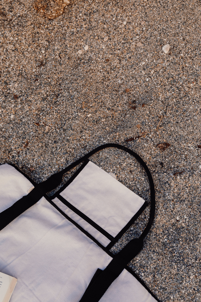 Toalla de playa de lona reciclada VINGA Volonne AWARE™. Toallas elegantes de lona reciclada promocionales personalizadas. Regalos de empresa y corporativos personalizados.