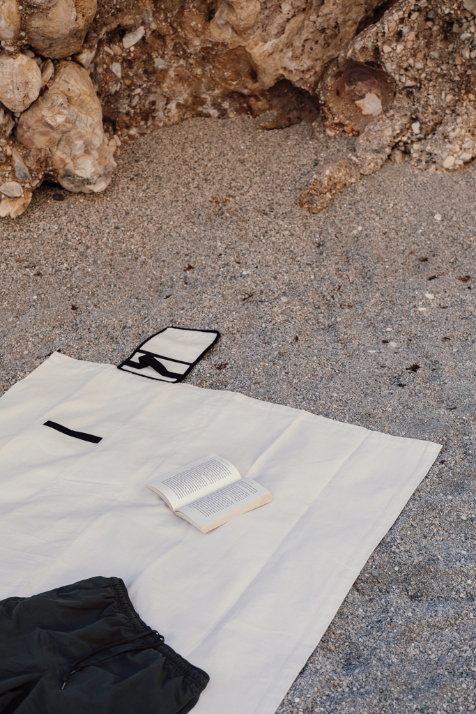 Manta de picnic de lona reciclada VINGA Volonne AWARE™. Mantas elegantes de picnic promocionales personalizadas. Regalos de empresa y corporativos personalizados.
