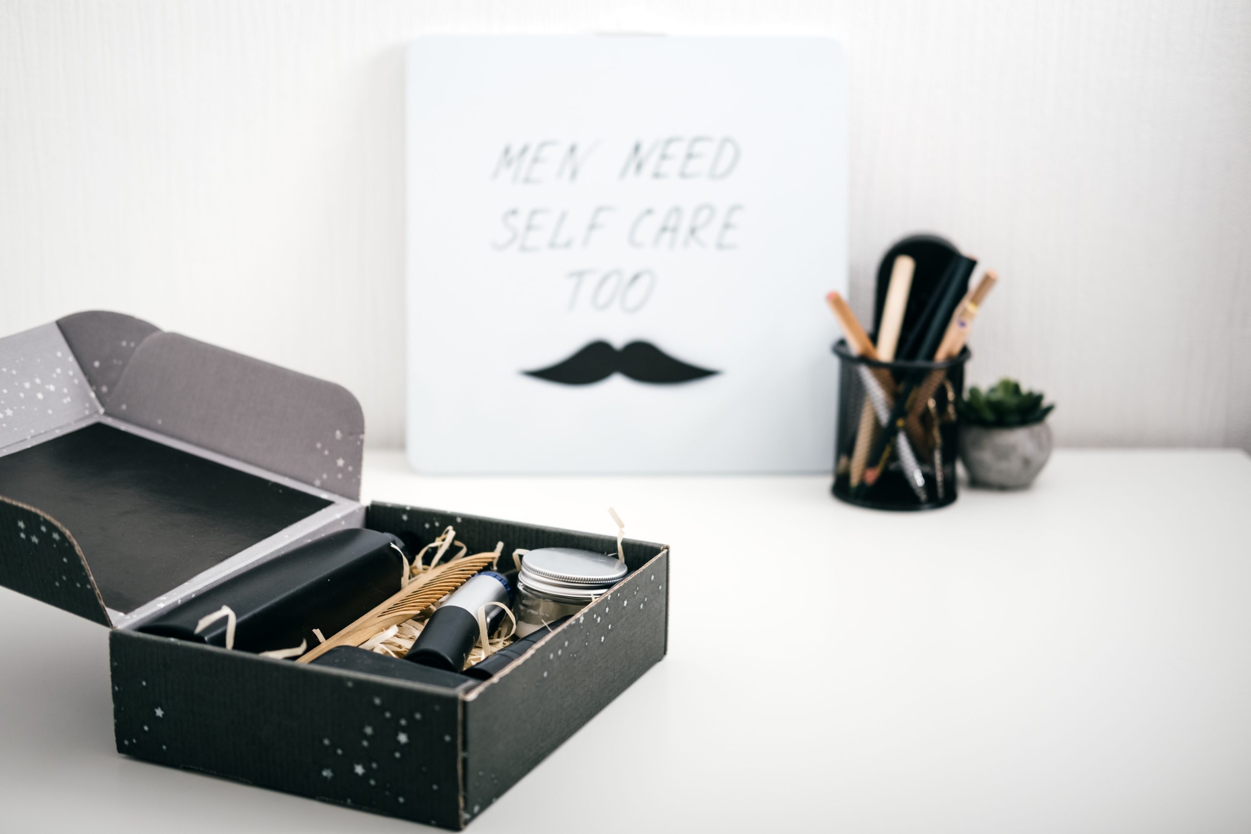 Cómo los packs de bienvenida para empresa mejoran la experiencia del empleado